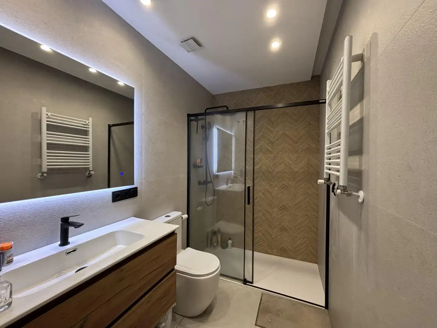 Baño de Piso de alquiler en Bilbao  con Amueblado y Balcón
