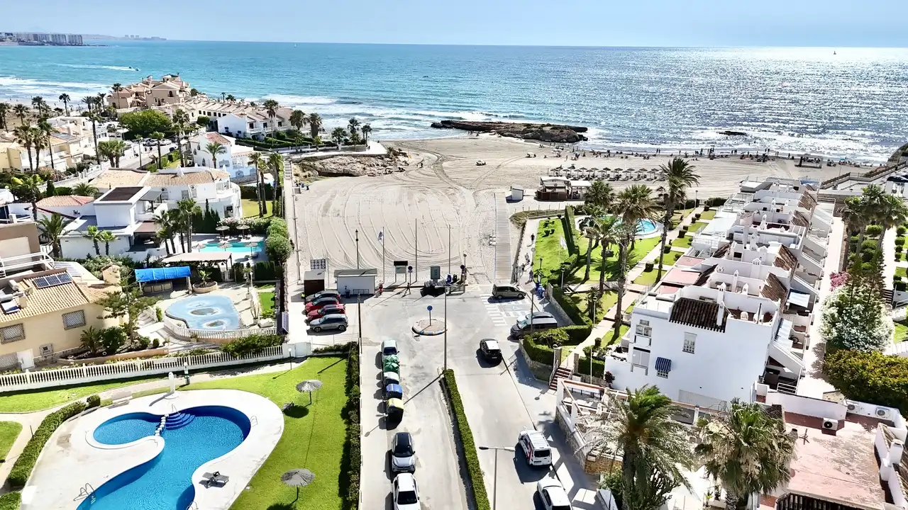 Vista exterior de Local en venta en Orihuela