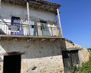 Vista exterior de Casa adosada en venda en Villarcayo de Merindad de Castilla la Vieja amb Jardí privat i Balcó