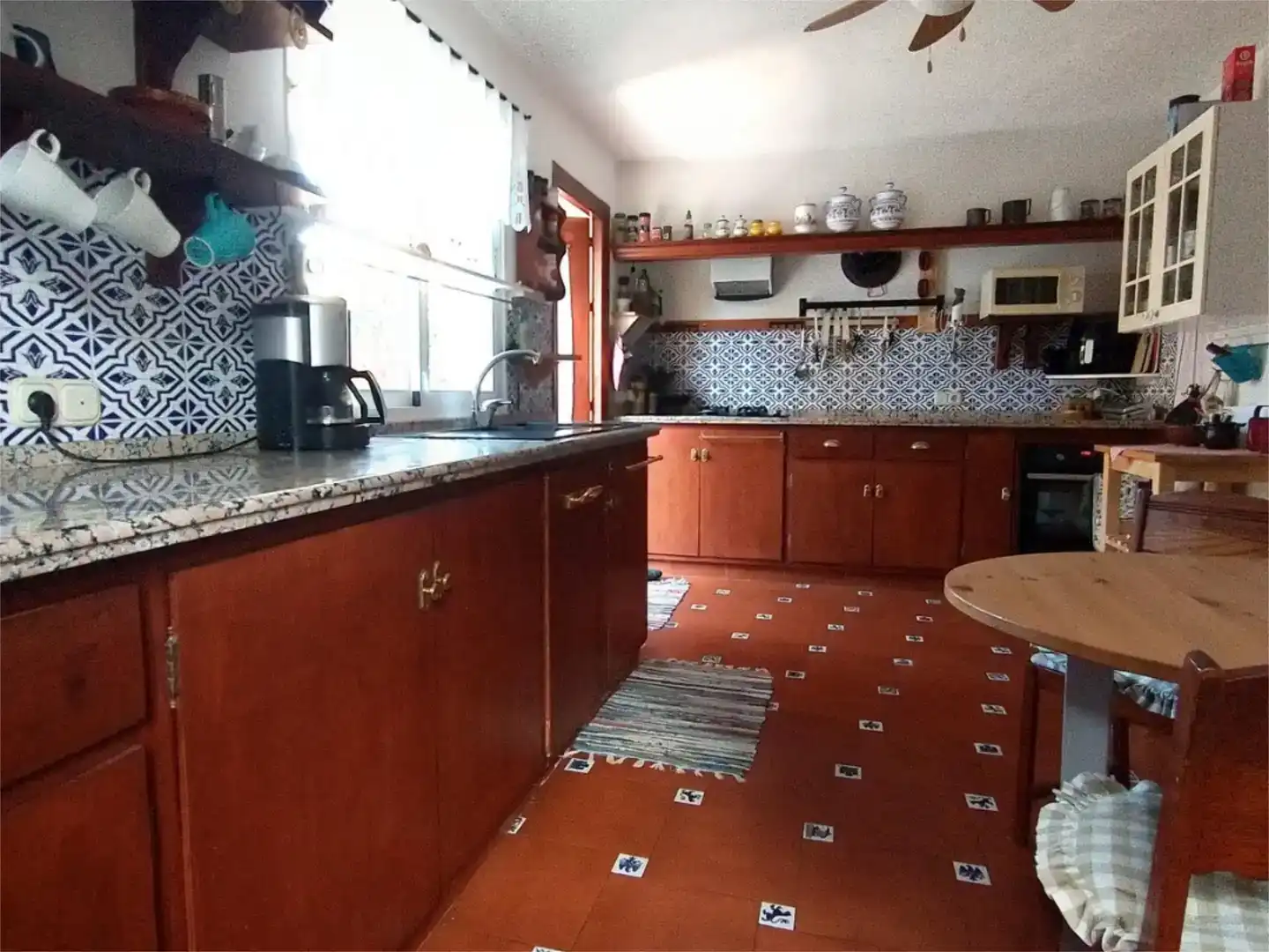 Cuina de Casa o xalet en venda en Marbella amb Aire condicionat, Piscina i Balcó