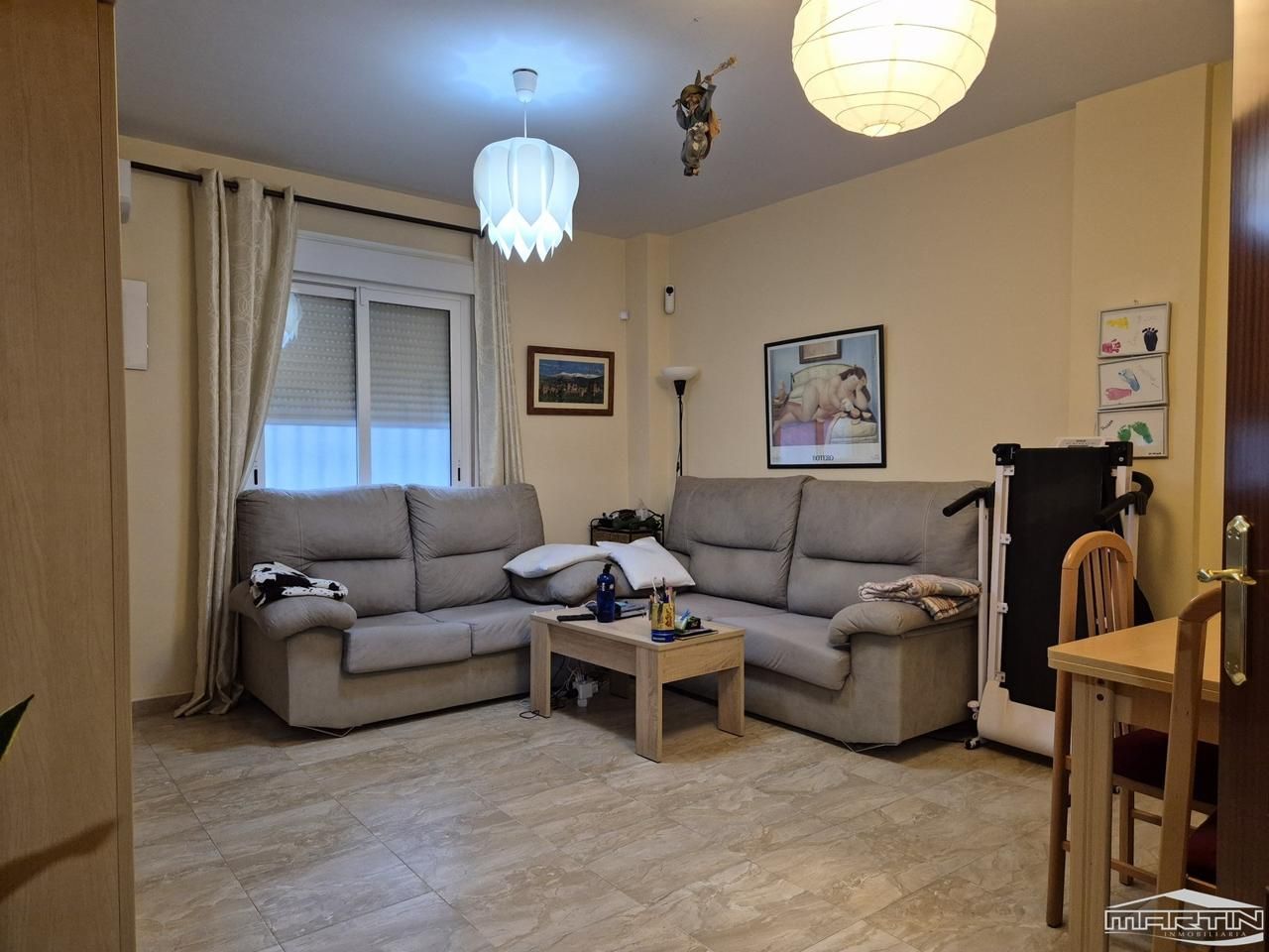 Sala d'estar de Planta baixa en venda en Encinas Reales amb Aire condicionat, Traster i Moblat