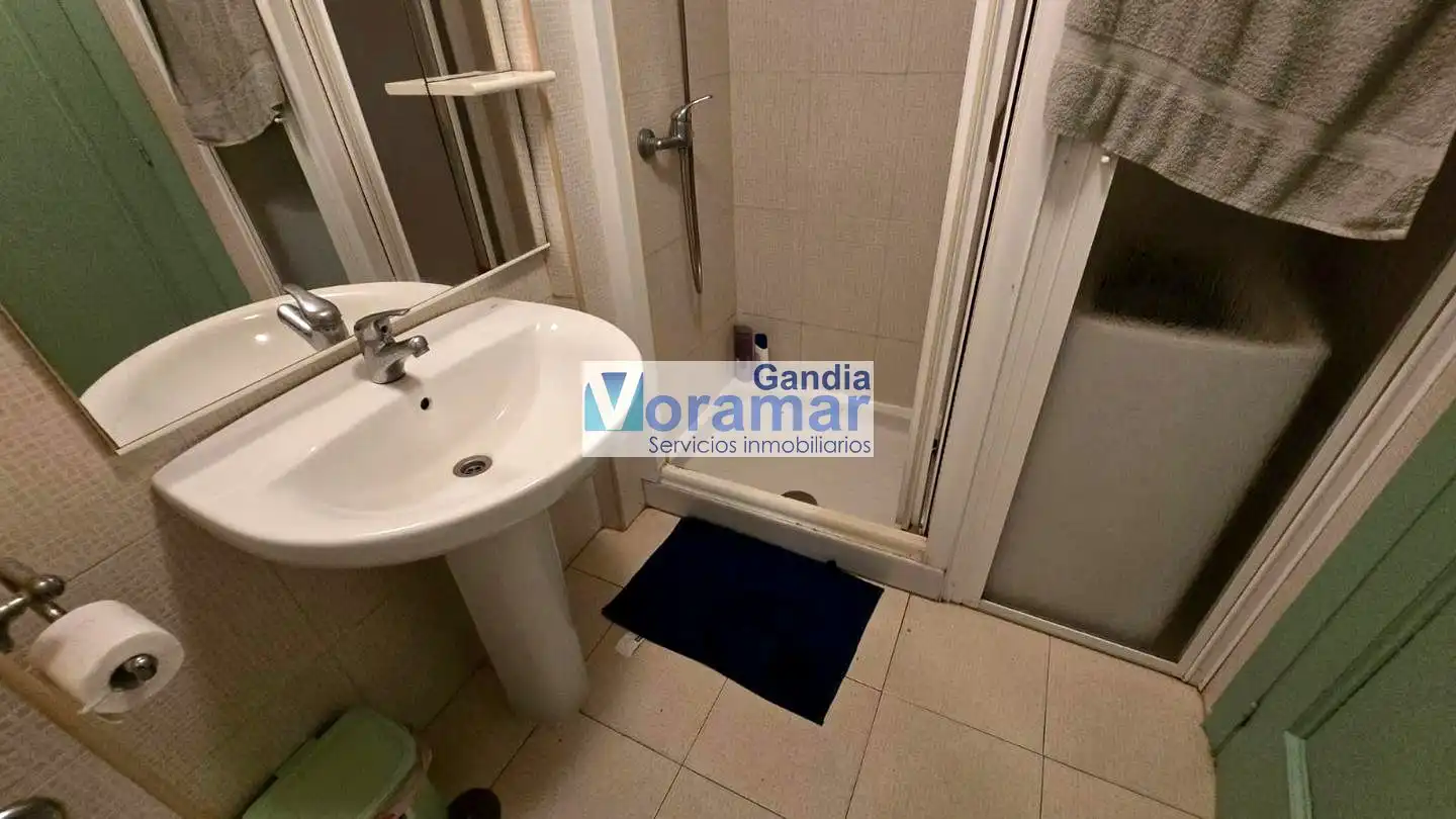 Baño de Apartamento en venta en Gandia con Amueblado y Piscina comunitaria