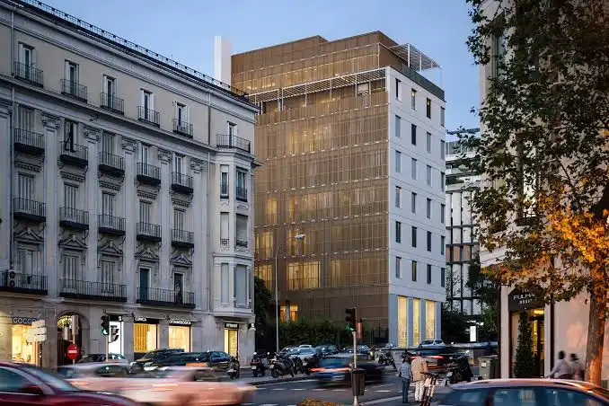 Außenansicht von Wohnungen zum Verkauf in Madrid mit Parkett