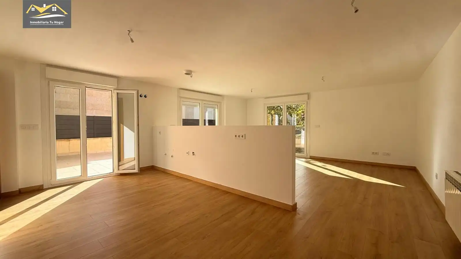 Sala d'estar de Casa adosada en venda en Allariz amb Calefacció, Jardí privat i Terrassa