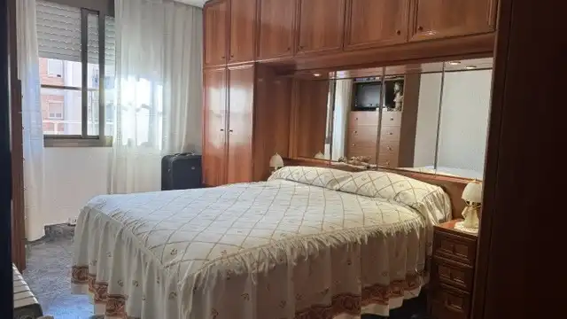 Schlafzimmer von Wohnung zum Verkauf in Cornellà de Llobregat mit Klimaanlage, Heizung und Ofen