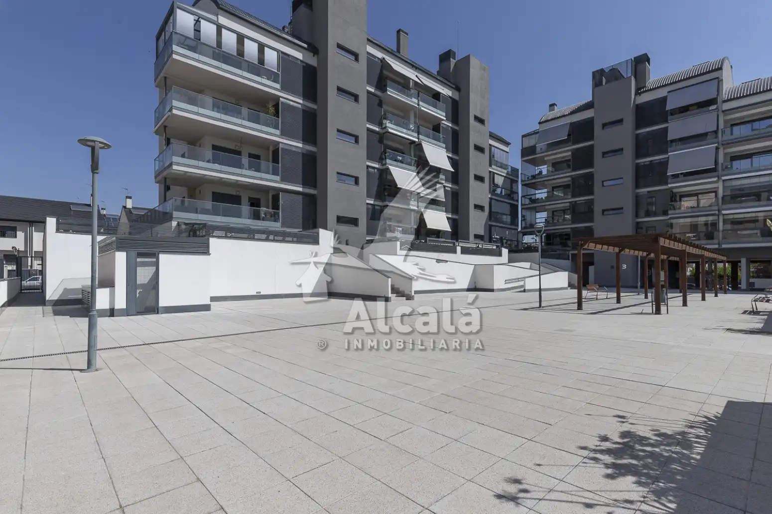 Vista exterior de Àtic en venda en Rivas-Vaciamadrid amb Aire condicionat, Calefacció i Jardí privat