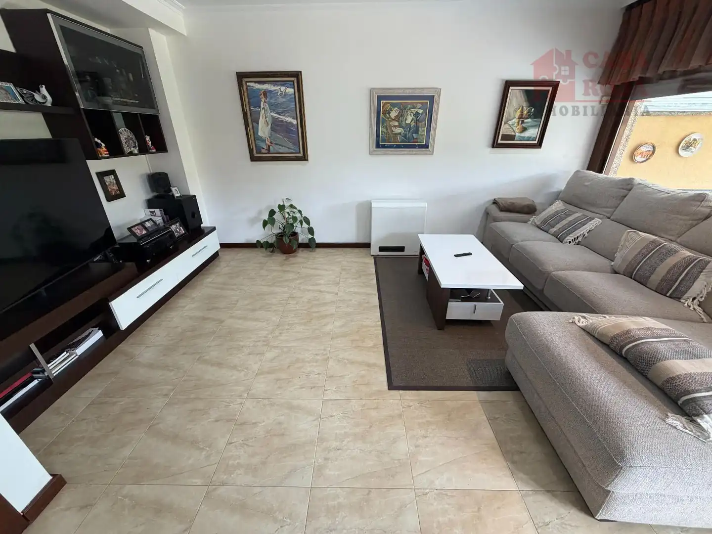 Sala d'estar de Casa adosada en venda en Cangas  amb Calefacció, Parquet i Traster