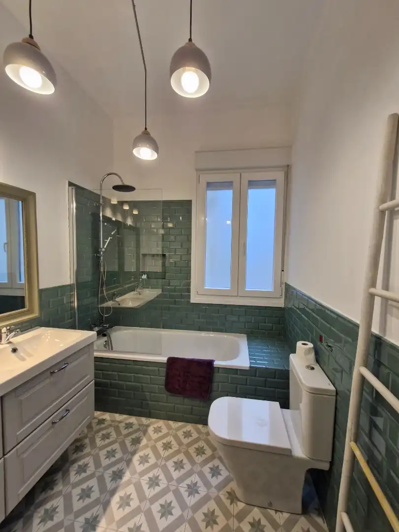 Bathroom of Flat for rent in Bilbao   with Heating, Parquet flooring and Furnished
