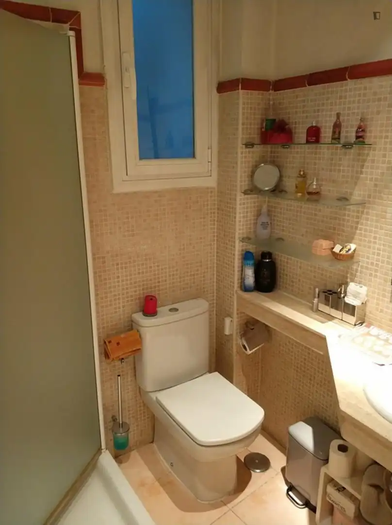 Baño de Apartamento de alquiler en Madrid con Aire acondicionado, Amueblado y Lavadora