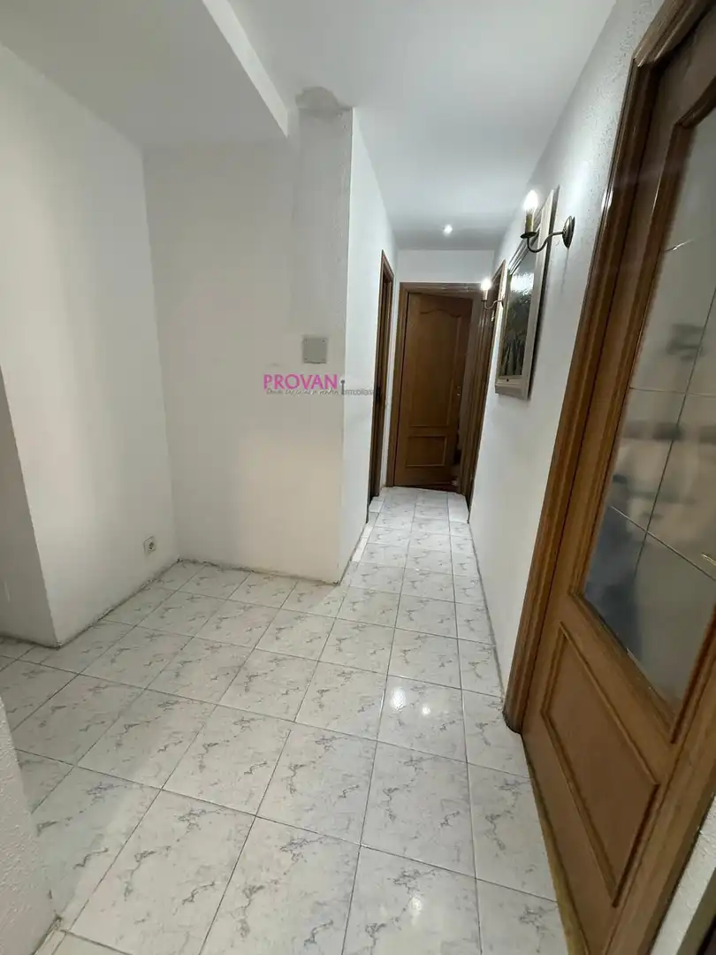 Wohnung zum Verkauf in Madrid mit Klimaanlage, Terrasse und Möbliert