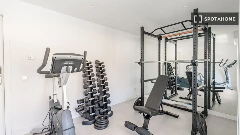 Flat for rent in Madrid  with Air Conditioner, Heating and Furnished