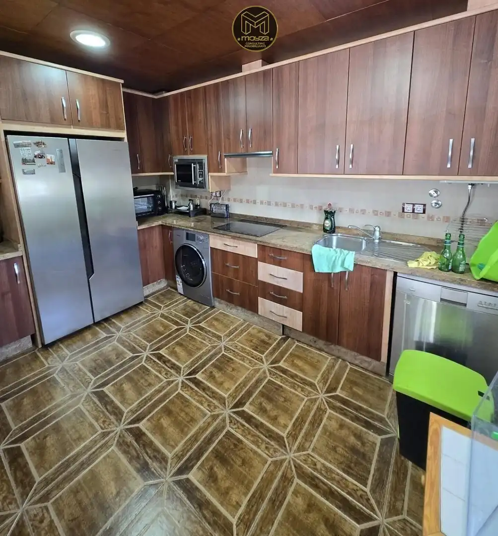 Cuina de Casa o xalet en venda en Jaén amb Aire condicionat, Traster i Piscina