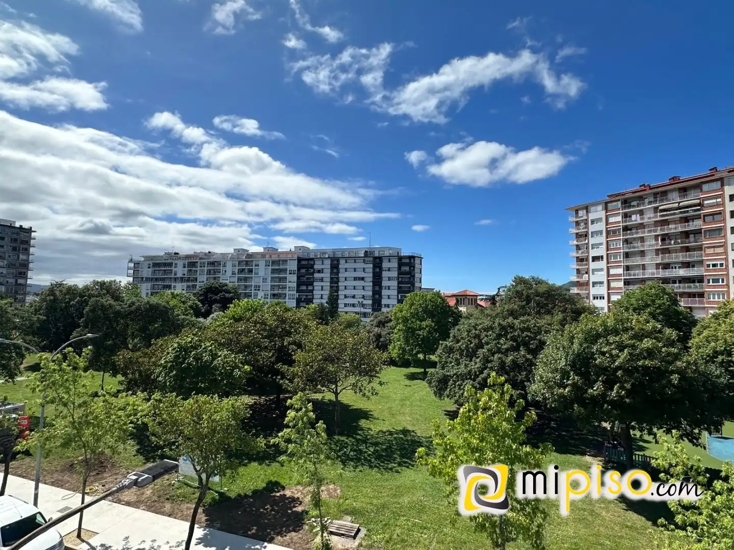 Vista exterior de Pis de lloguer en Laredo amb Calefacció, Terrassa i Moblat