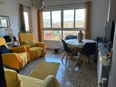 Appartamento con balcone in vendita a Carrer de Milà 23