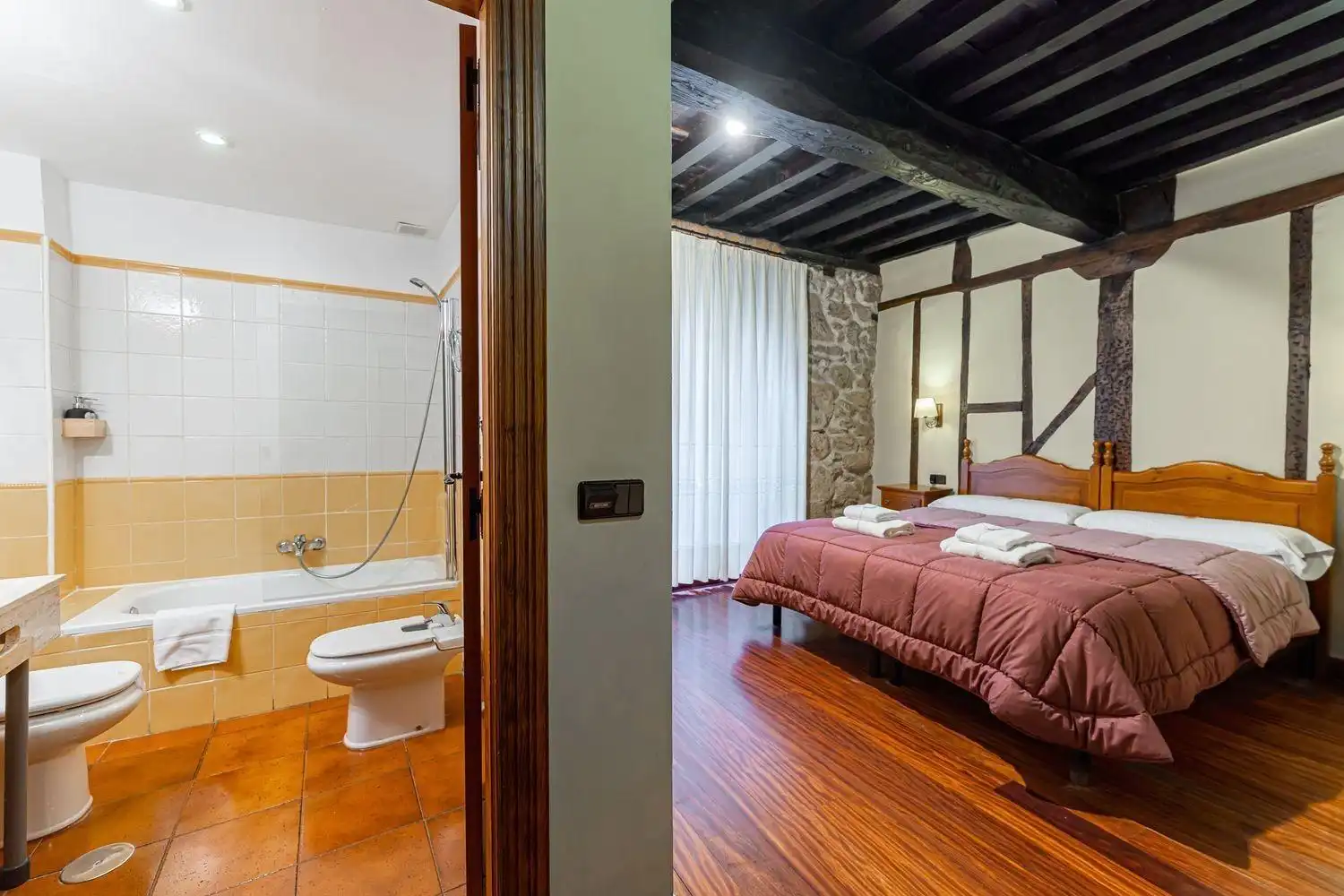 Dormitori de Finca rústica en venda en Candelario amb Calefacció, Jardí privat i Terrassa
