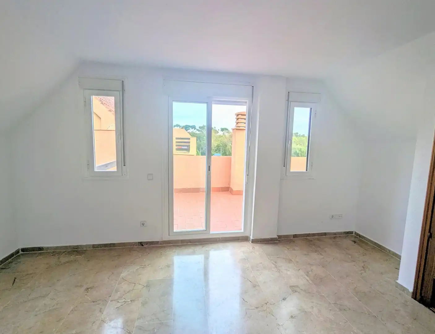 Penthouse mit Terrasse zum Verkauf in Bahía de Casares, imagen 3