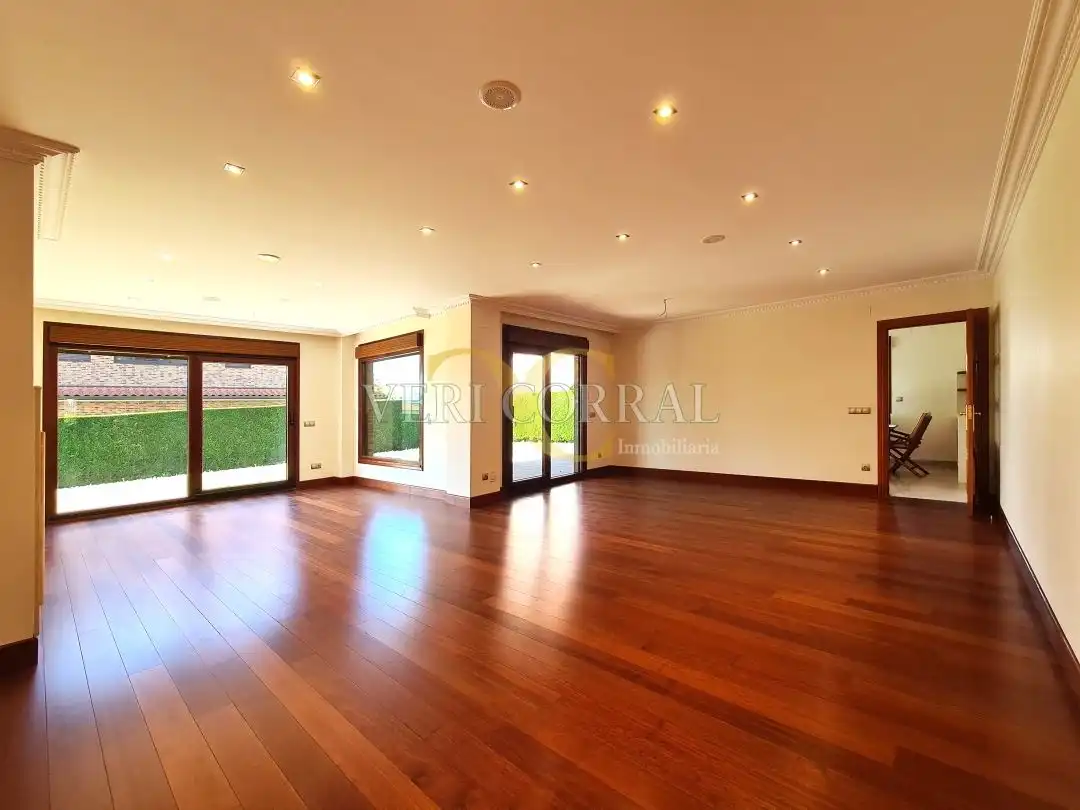 Sala de estar de Casa o chalet en venta en Oviedo  con Calefacción, Jardín privado y Terraza