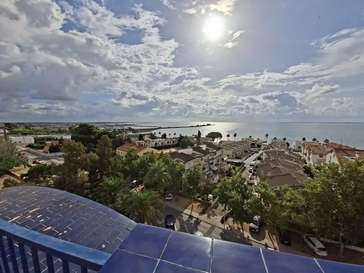 Vista exterior de Àtic en venda en La Ràpita amb Piscina comunitària