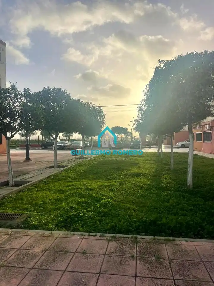 Außenansicht von Wohnung zum Verkauf in La Puebla del Río mit Klimaanlage und Terrasse