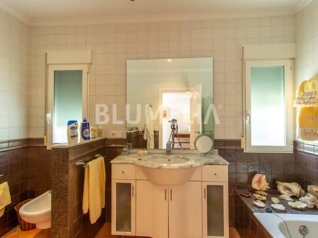Bany de Casa o xalet en venda en Dénia amb Aire condicionat, Jardí privat i Terrassa