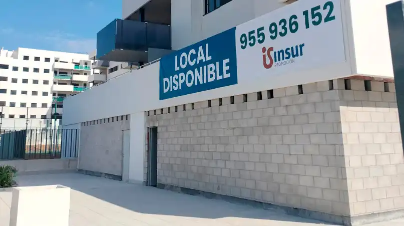 Local comercial d'obra nova en venda a Avenida de las Universidades 16