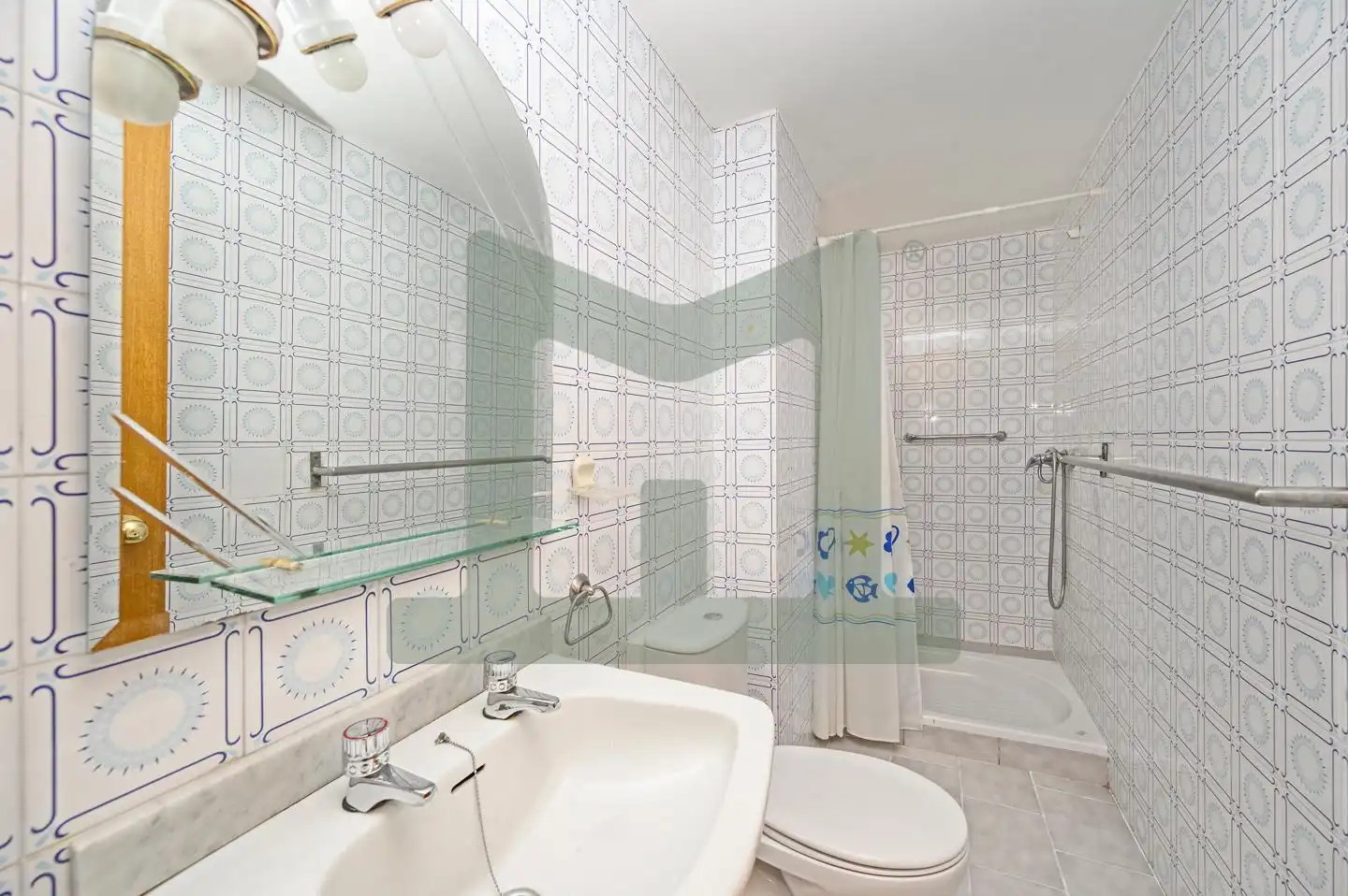 Bathroom of Flat for sale in San Fernando de Henares  with Air Conditioner, Heating and Storage room
