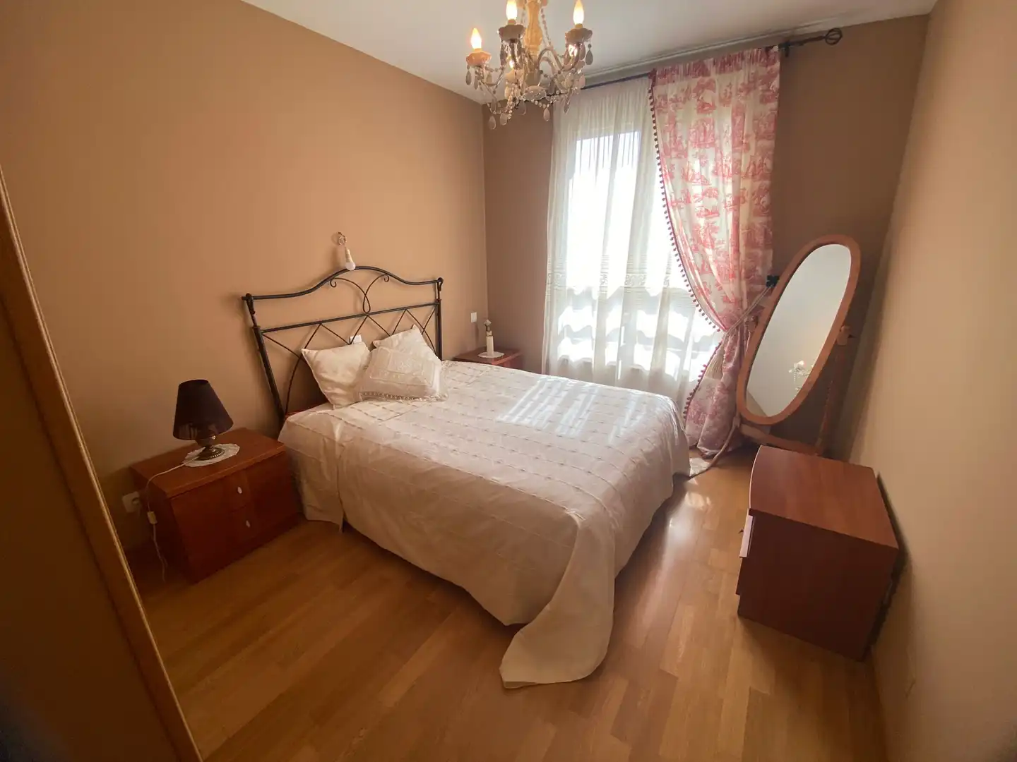 Schlafzimmer von Haus oder Chalet zum Verkauf in Burgos mit Heizung, Privatgarten und Parkett