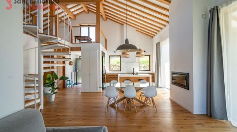 EXCLUSIVO CHALET DE DISEÑO CONTEMPORÁNEO EN TAGLE, A UN PASO DEL MAR