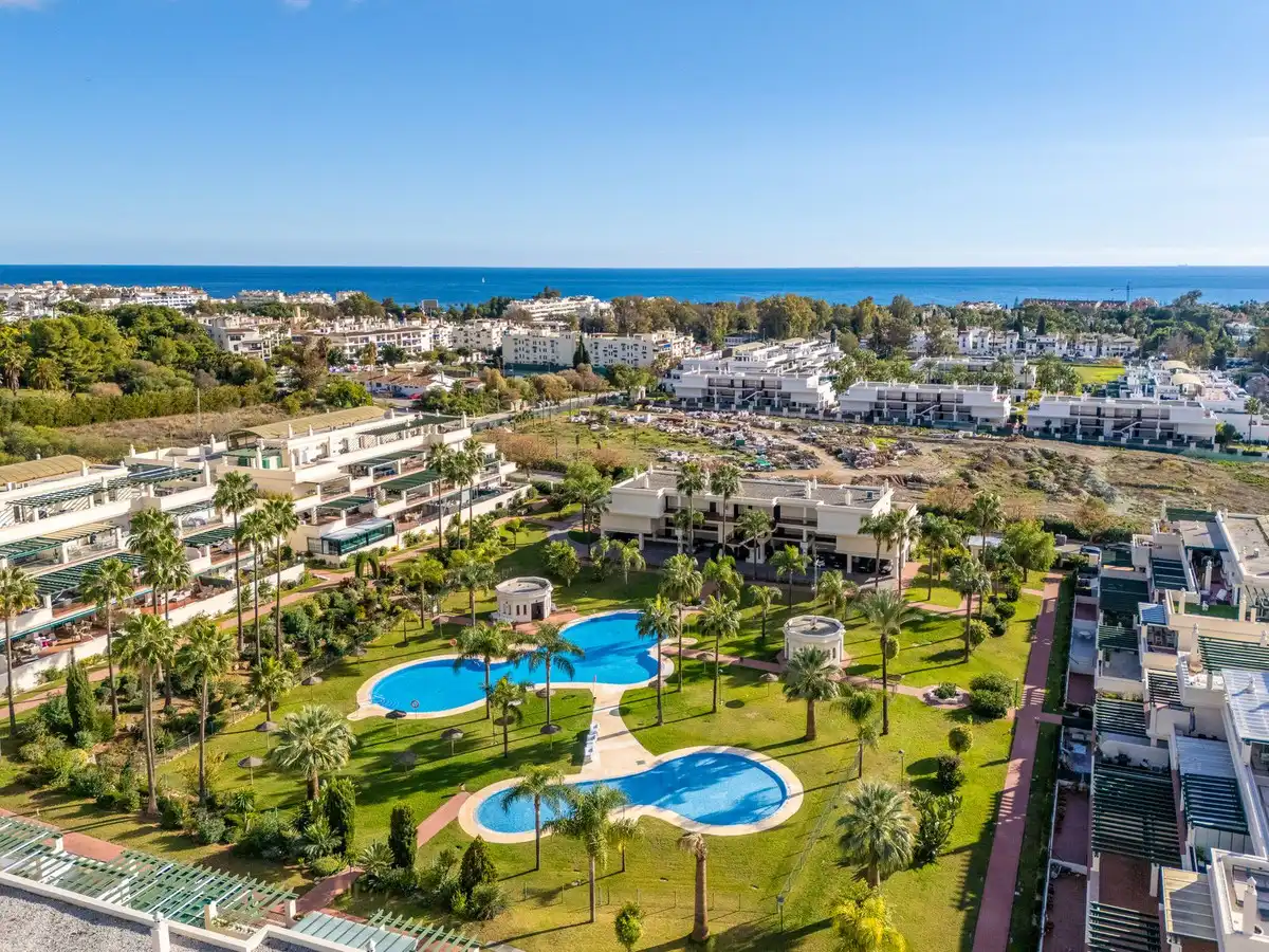 Home with pool for sale in Nueva Andalucía, imagen 3