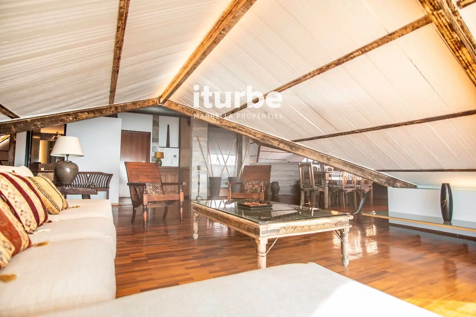 Wohnzimmer von Dachboden zur Miete in Fuengirola mit Klimaanlage, Terrasse und Möbliert