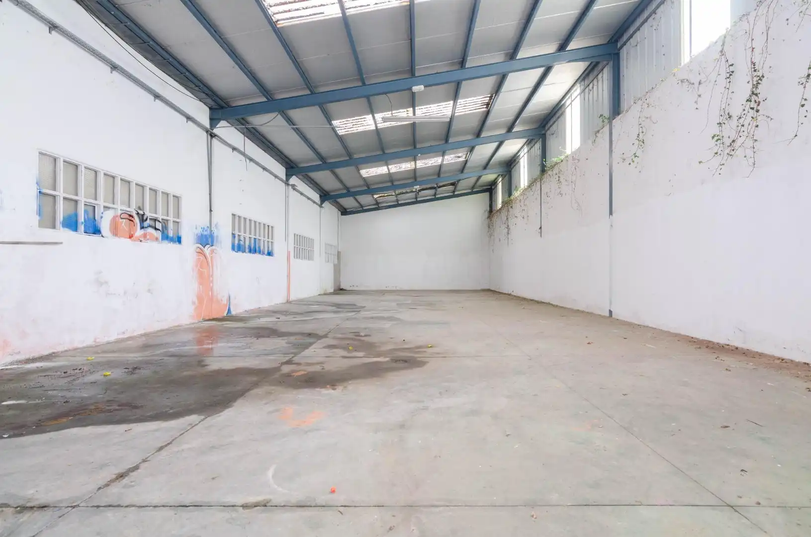 Vista exterior de Nave industrial en venta en Piloña