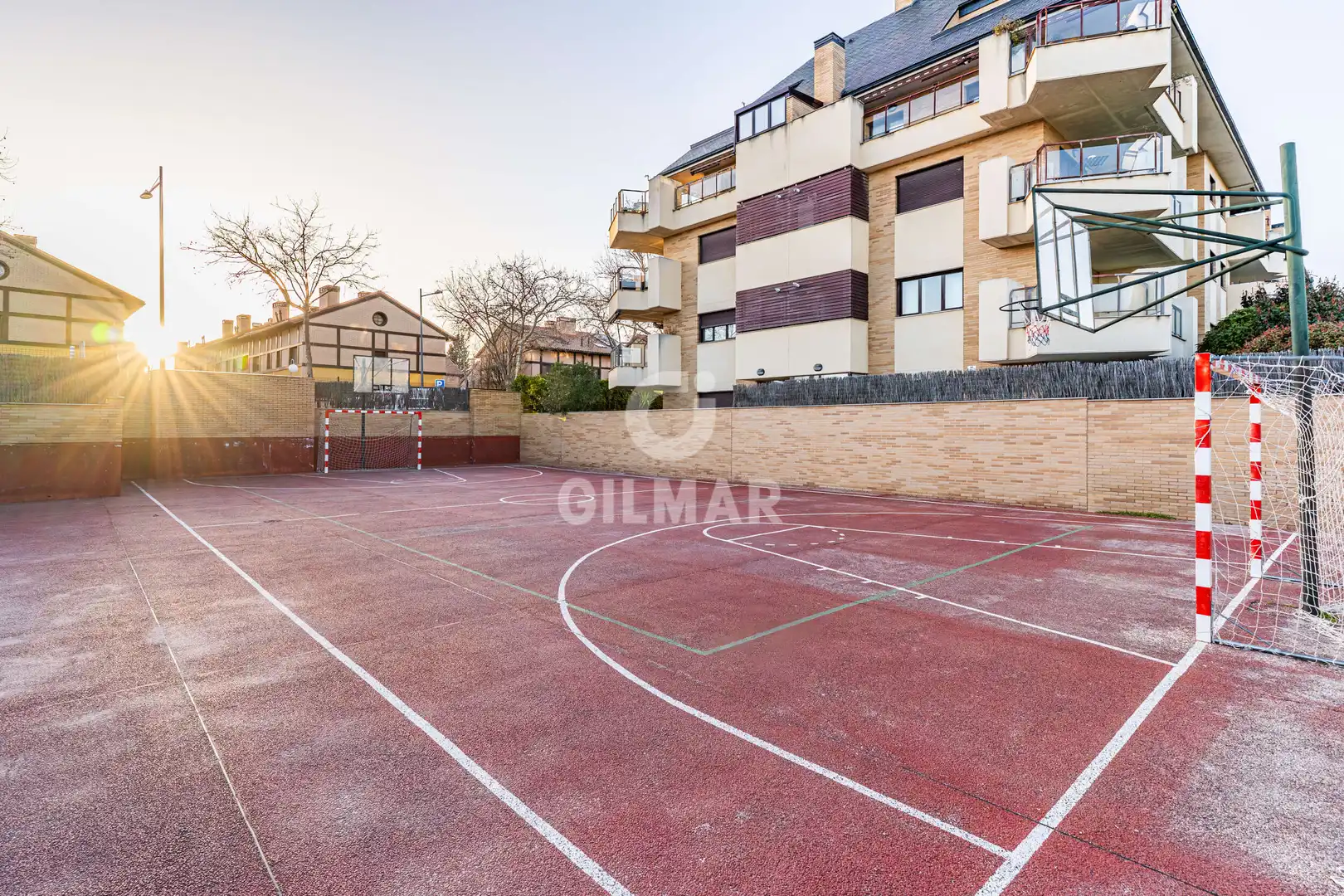 Vista exterior de Dúplex en venda en Boadilla del Monte amb Calefacció, Traster i Piscina