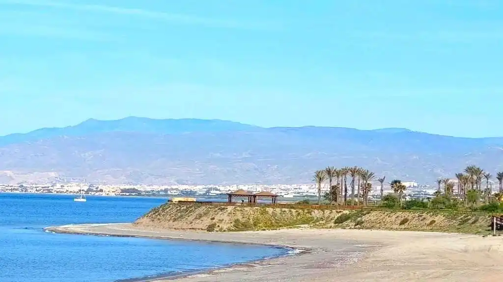Vista exterior de Apartamento en venta en Almería con Aire acondicionado, Jardín privado y Terraza
