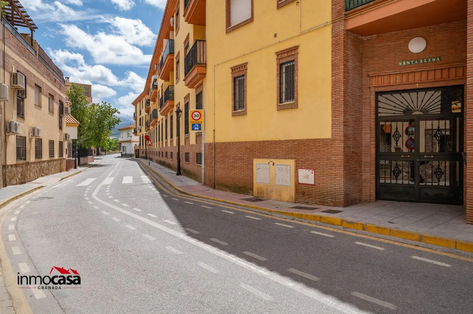 Außenansicht von Wohnung zum Verkauf in Ogíjares mit Terrasse