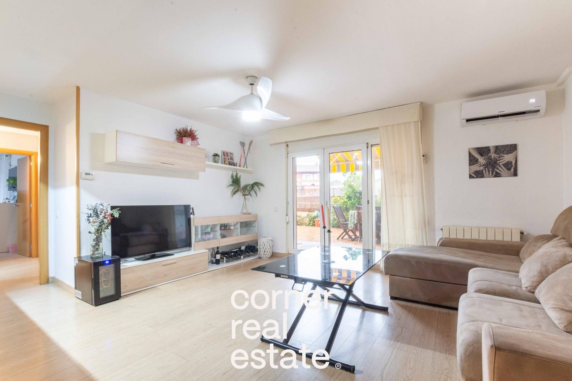 Living room of Planta baja for sale in Rubí  with Air Conditioner, Heating and Private garden