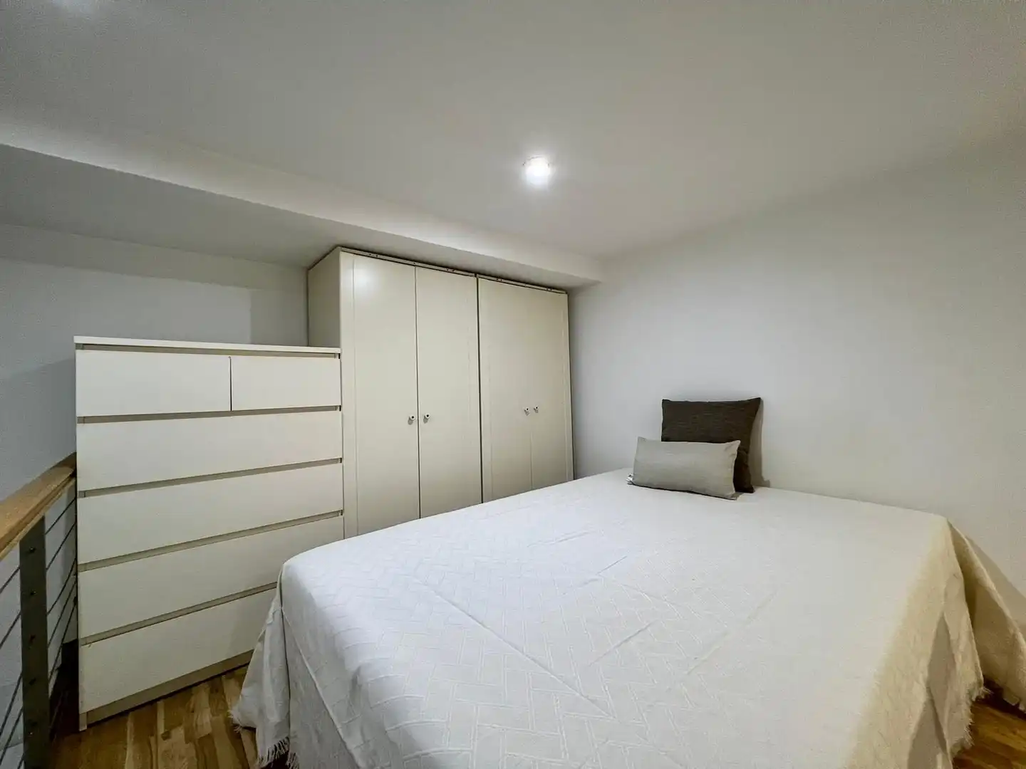 Dormitori de Dúplex de lloguer en Madrid amb Moblat i Rentadora