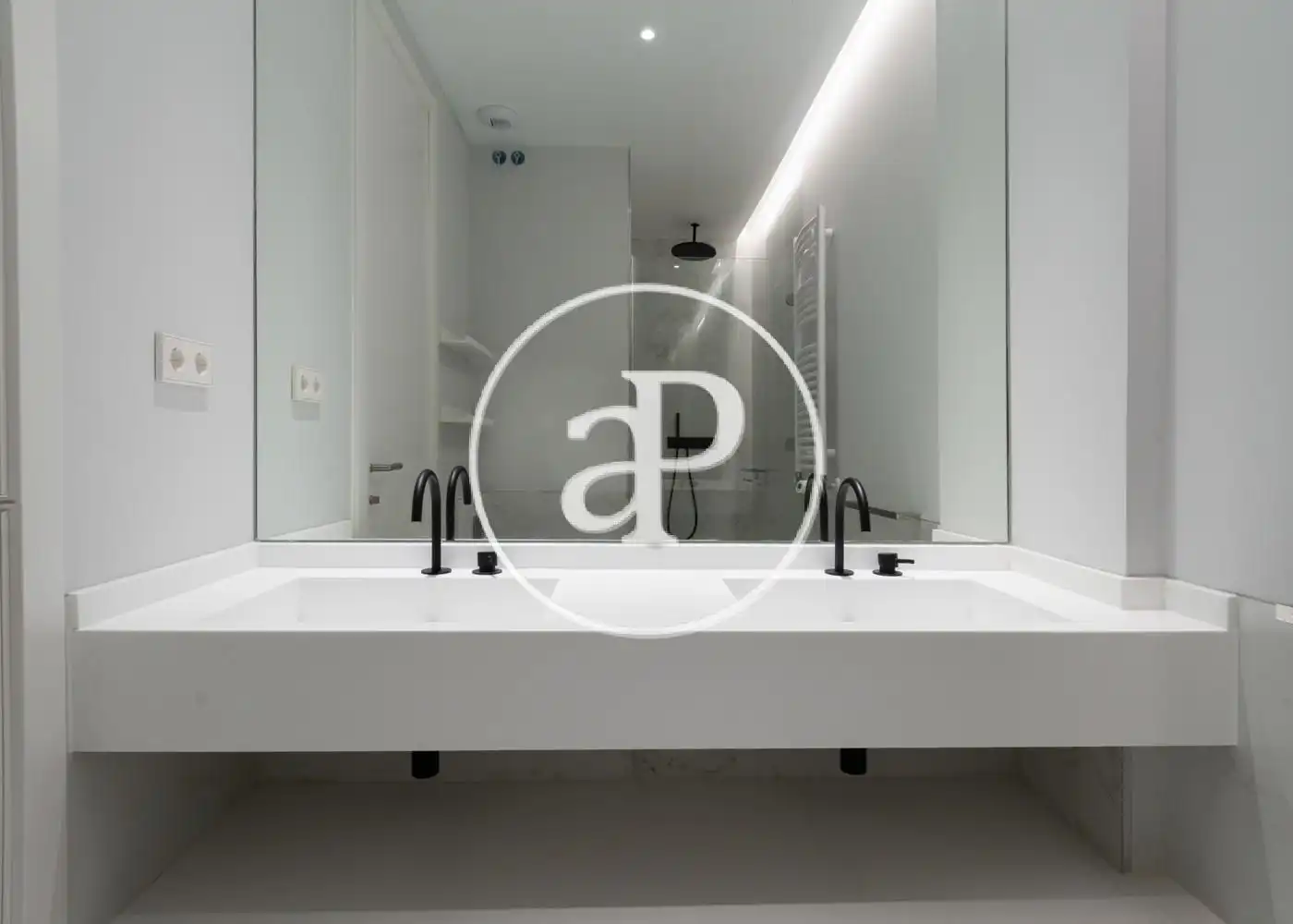 Badezimmer von Wohnung zur Miete in Madrid mit Klimaanlage, Heizung und Privatgarten