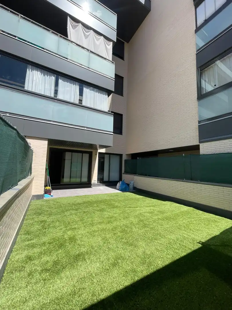 Planta baja de alquiler en Calle NARVAEZ, Hospital