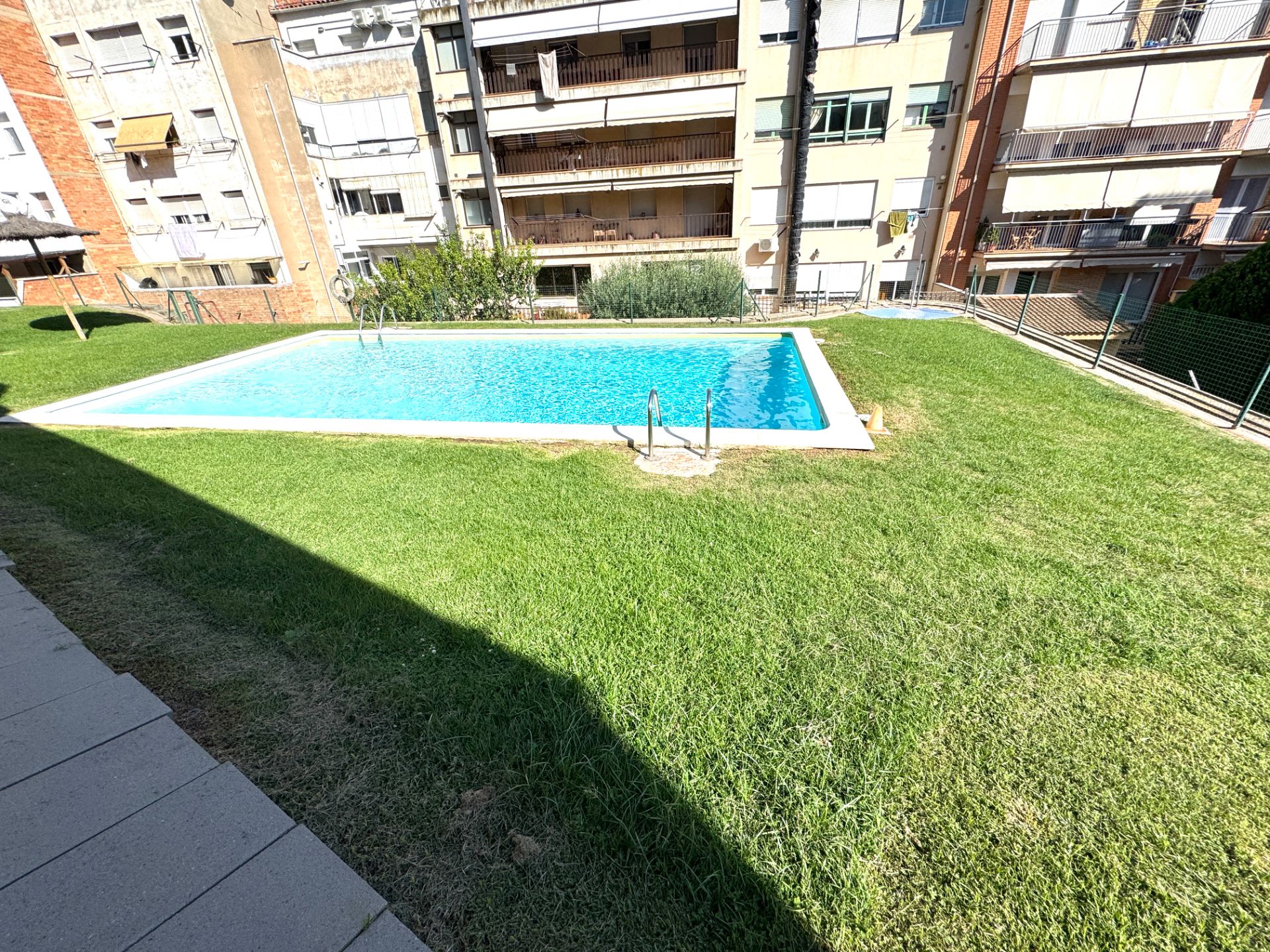 Piscina de Pis en venda en Manresa amb Calefacció, Terrassa i Traster