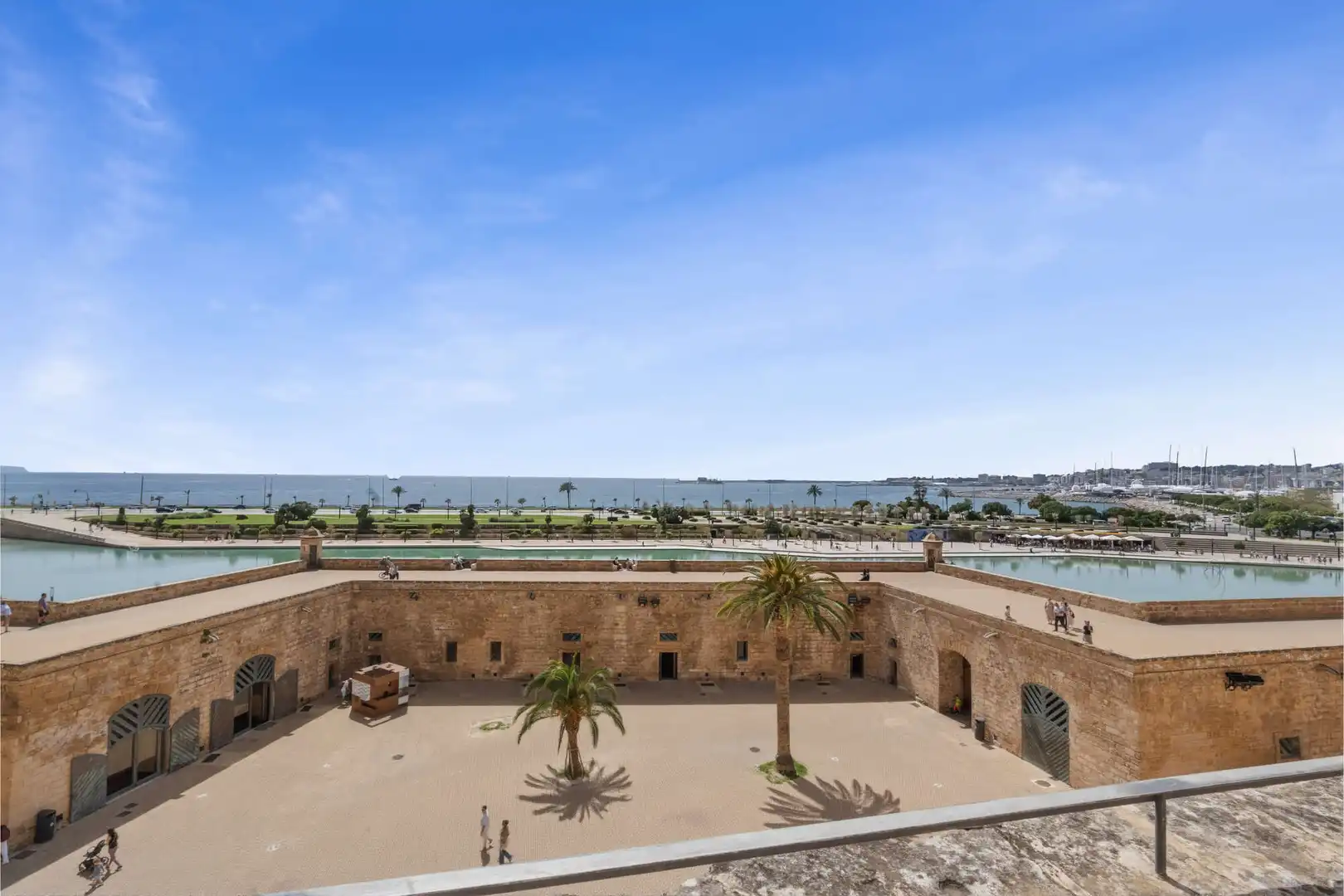 Außenansicht von Erdgeschoss zum Verkauf in  Palma de Mallorca mit Klimaanlage, Parkett und Möbliert