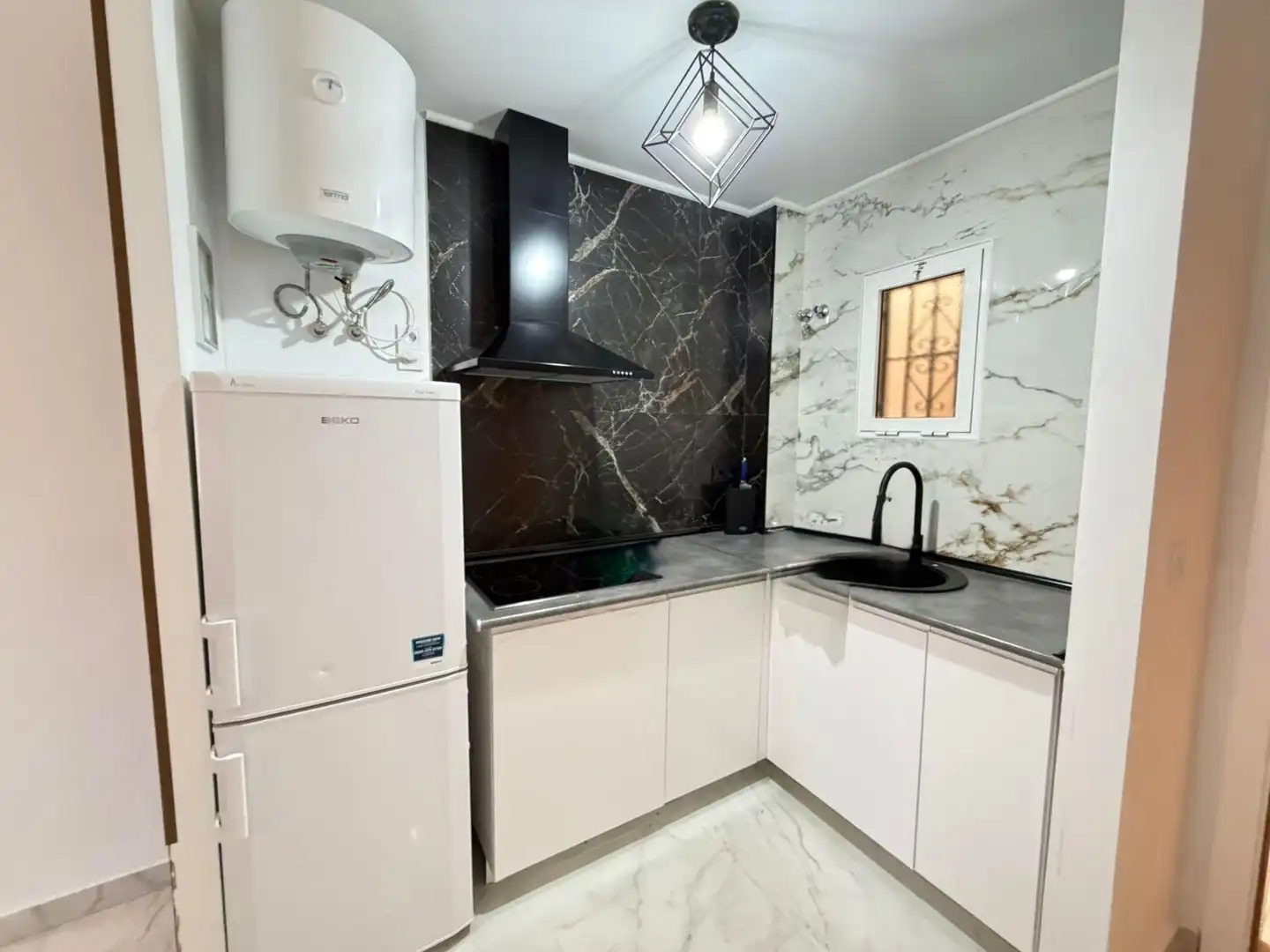 Cocina de Apartamento en venta en Torrevieja con Aire acondicionado, Amueblado y Piscina comunitaria