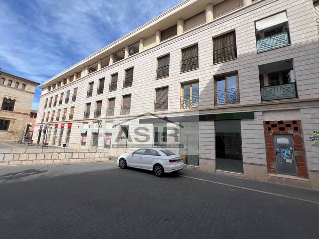 Local comercial en Alquiler en Plaza Sufragi en La Vila