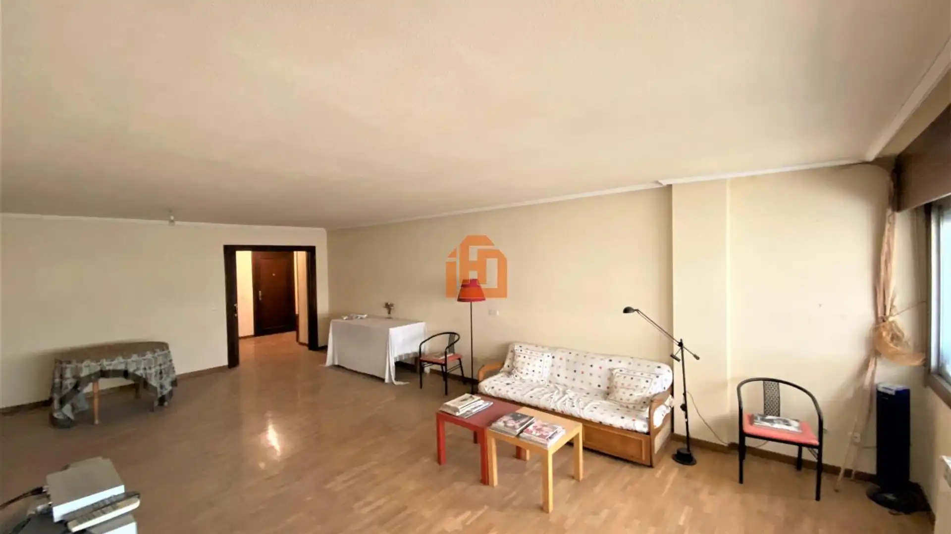 Sala de estar de Piso en venta en León Capital  con Calefacción y Parquet