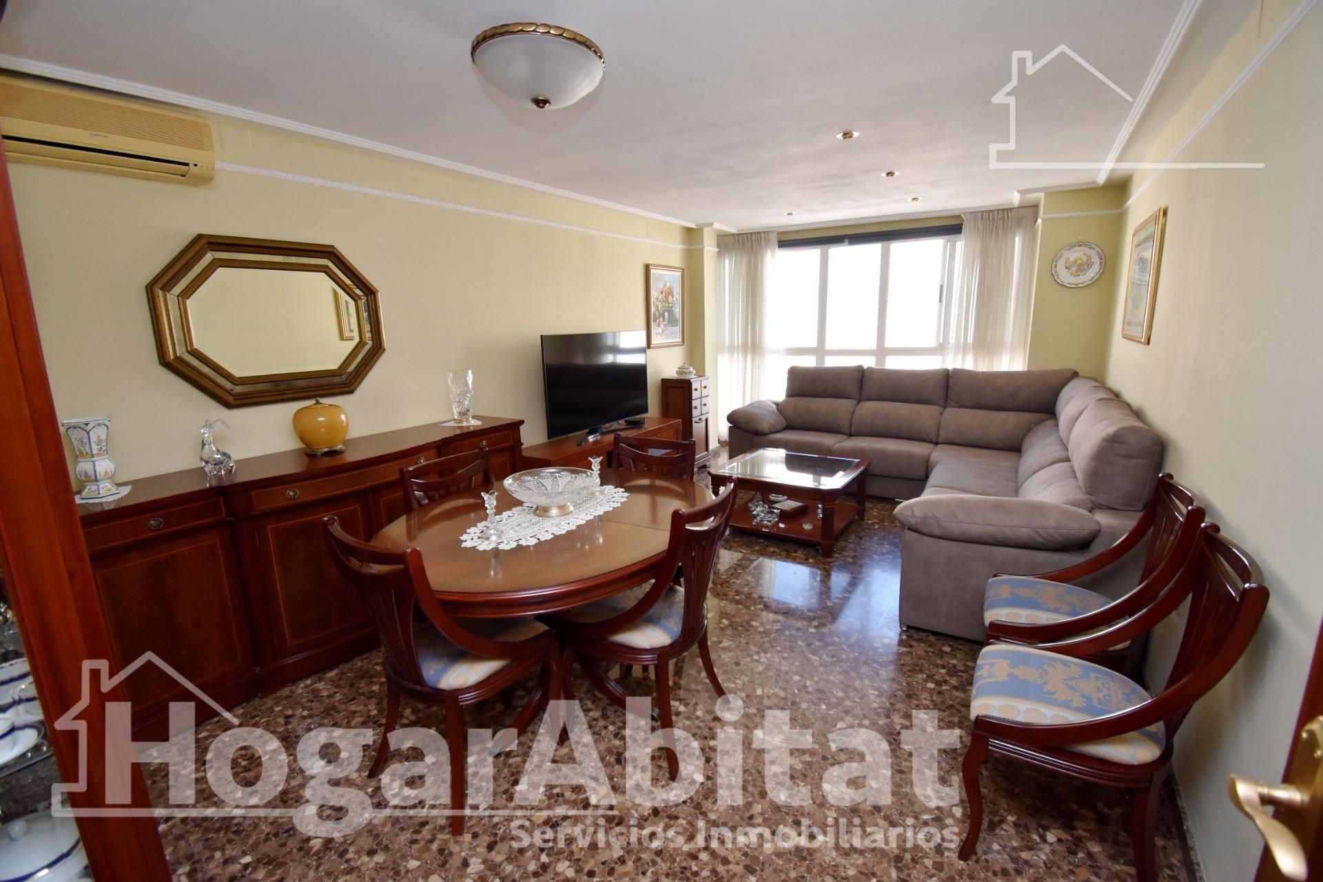 Living room of Flat for sale in Castellón de la Plana / Castelló de la Plana  with Air Conditioner, Heating and Storage room