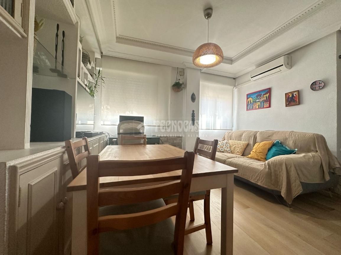Flat for sale in Juan de la Cierva