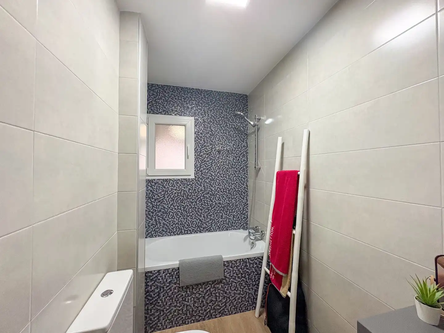 Badezimmer von Wohnung zum Verkauf in Pilar de la Horadada mit Klimaanlage, Heizung und Terrasse
