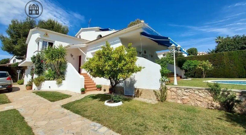 Vista exterior de Casa o xalet en venda en El Vendrell amb Aire condicionat, Calefacció i Jardí privat