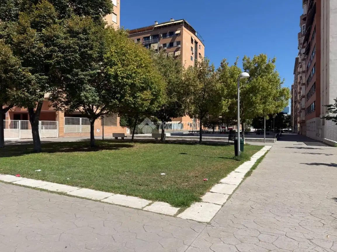 Vista exterior de Pis en venda en Madrid amb Aire condicionat, Moblat i Alarma
