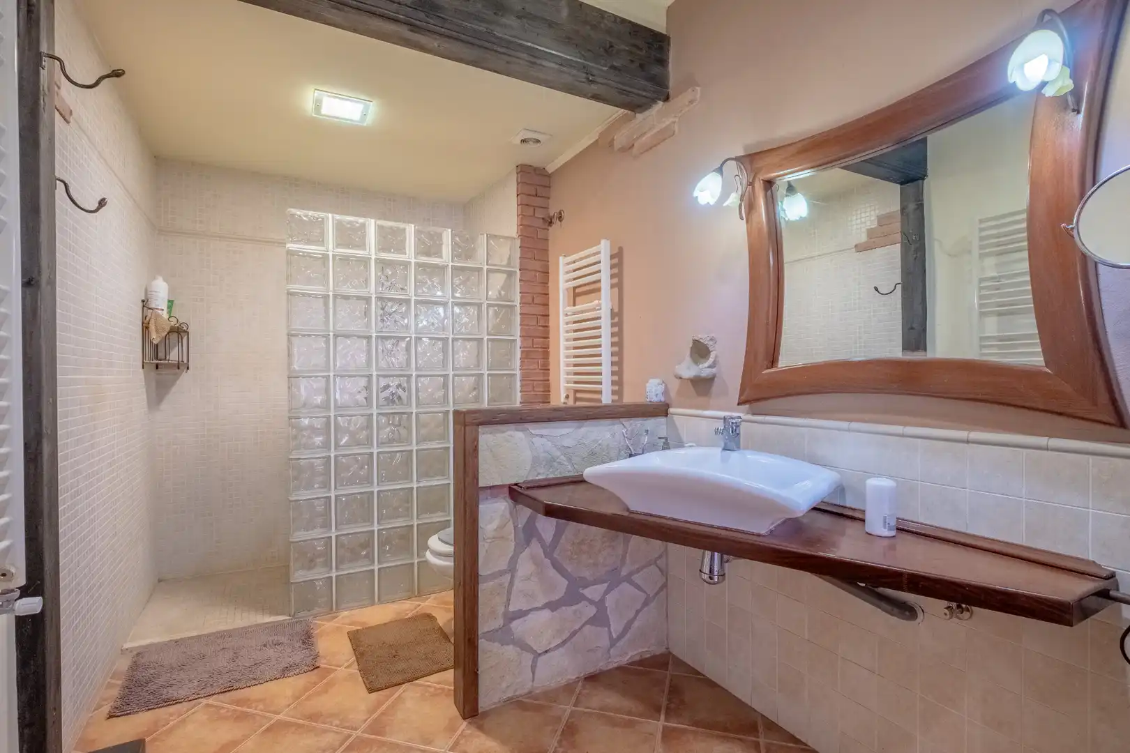 Badezimmer von Country house zum Verkauf in Pals