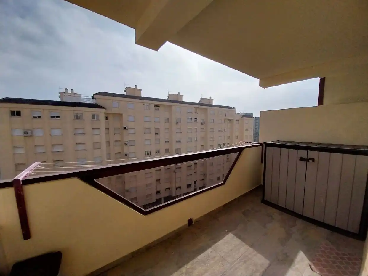 Apartament amb piscina de lloguer a calle de la valldigna 5